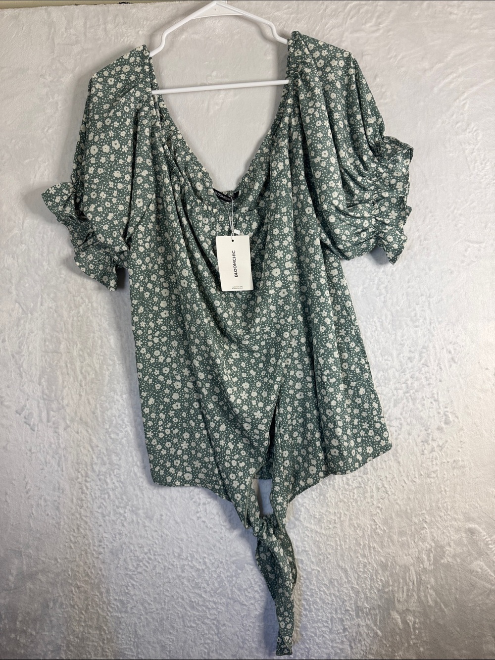 Bloomchic Green Floral Tie-Front Women's Top Size 22 NWT